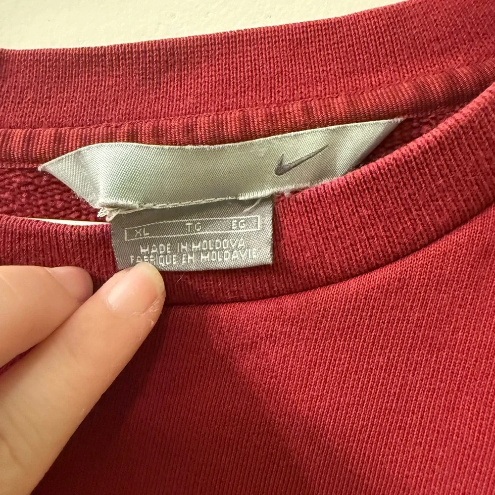 Vintage Nike Men's Crimson Crewneck Sweater‎